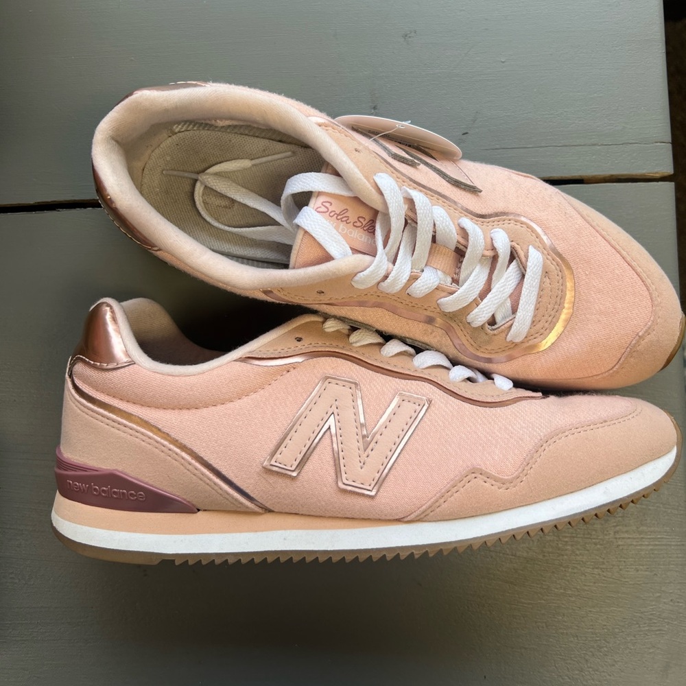 Women's Sola Sleek Casual Sneakers